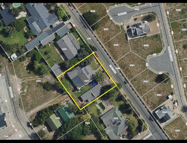 5 BEDROOM HOUSE FOR SALE IN BRITANNIA BAY